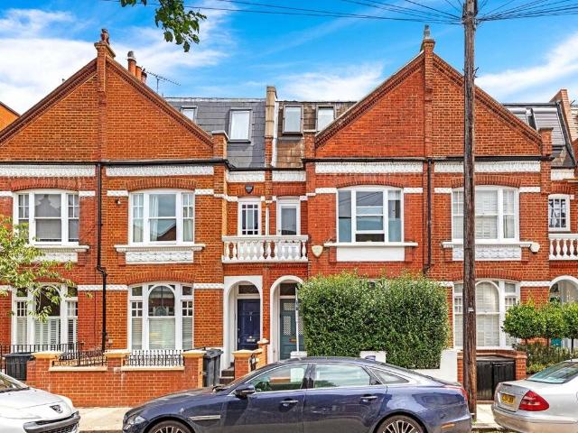 5 bedroom terraced house for sale
