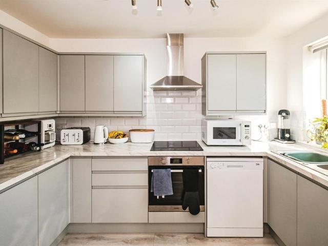 5 bedroom terraced house for sale