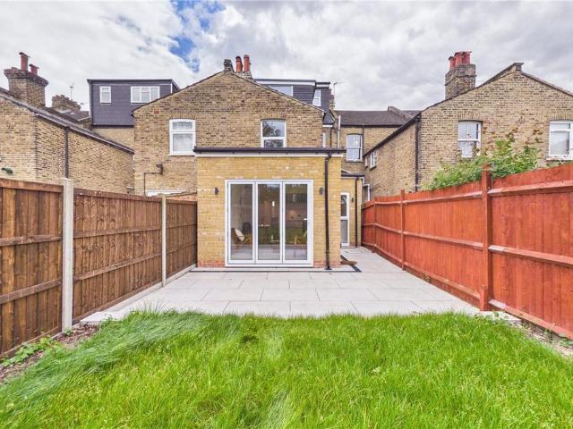 5 bedroom terraced house for sale