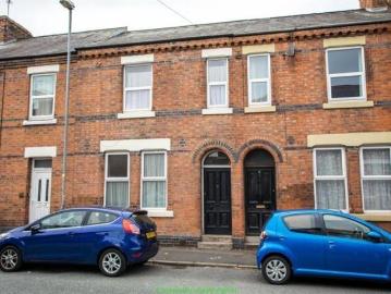 5 bedroom terraced house for sale