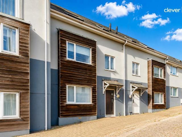 5 bedroom terraced house for sale