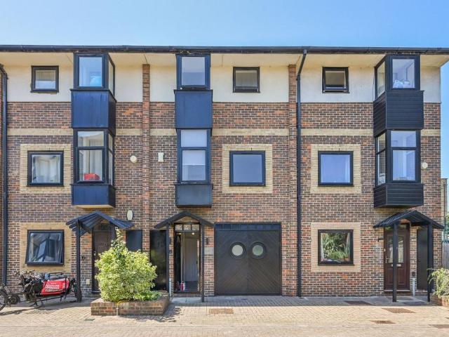 5 bedroom terraced house for sale