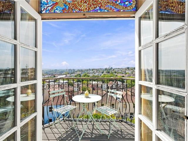 5 bedroom terraced house for sale