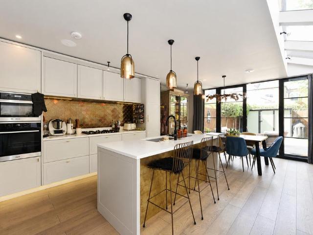 5 bedroom terraced house for sale