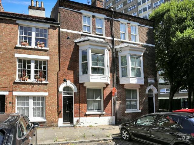 5 bedroom terraced house for sale