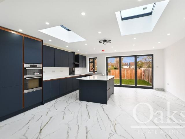5 bedroom terraced house for sale