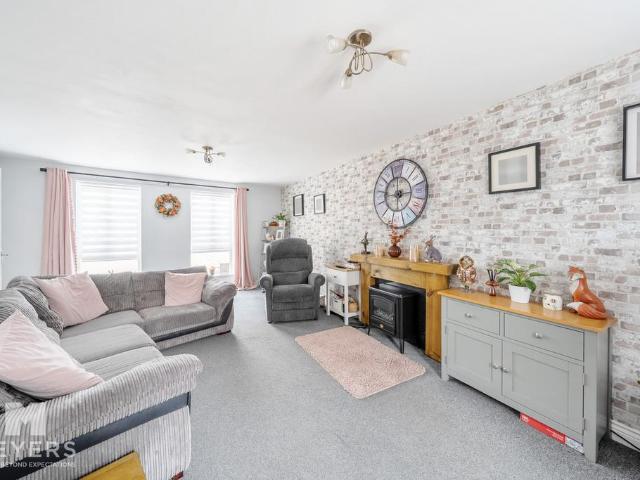 5 bedroom terraced house for sale