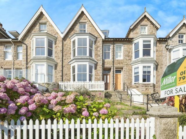 5 bedroom terraced house for sale