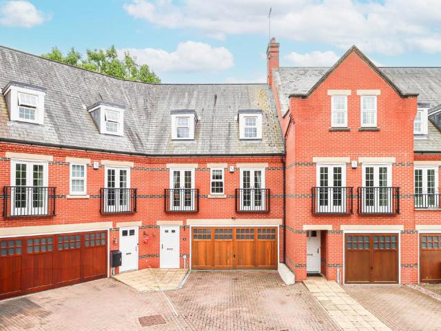 5 bedroom terraced house for sale