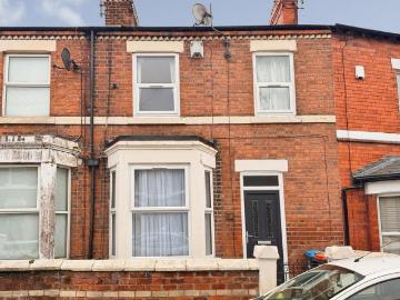 5 bedroom terraced house for sale