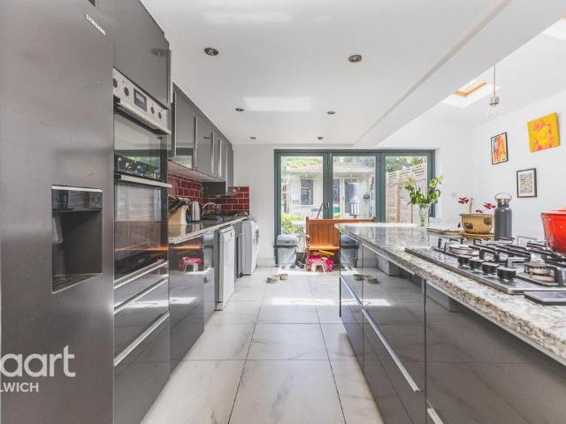 5 bedroom terraced house for sale