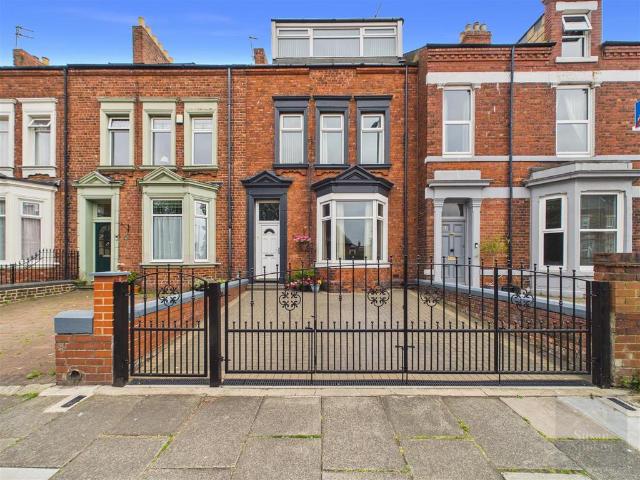 5 bedroom terraced house for sale