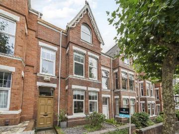 5 bedroom terraced house for sale