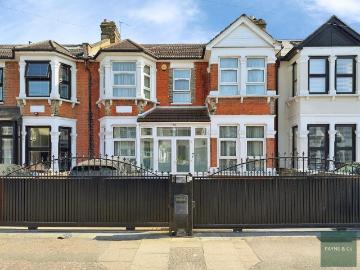 5 bedroom terraced house for sale