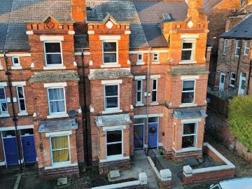 5 bedroom terraced house for sale
