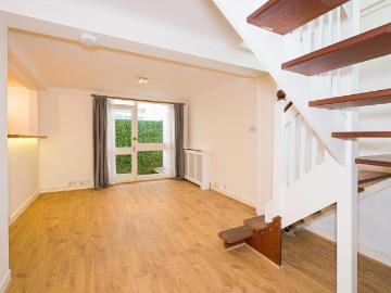 5 bedroom terraced house for sale