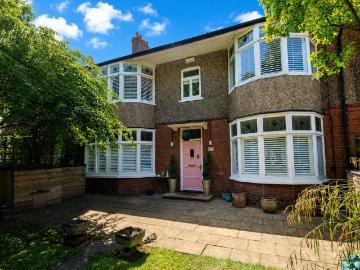 5 bedroom terraced house for sale