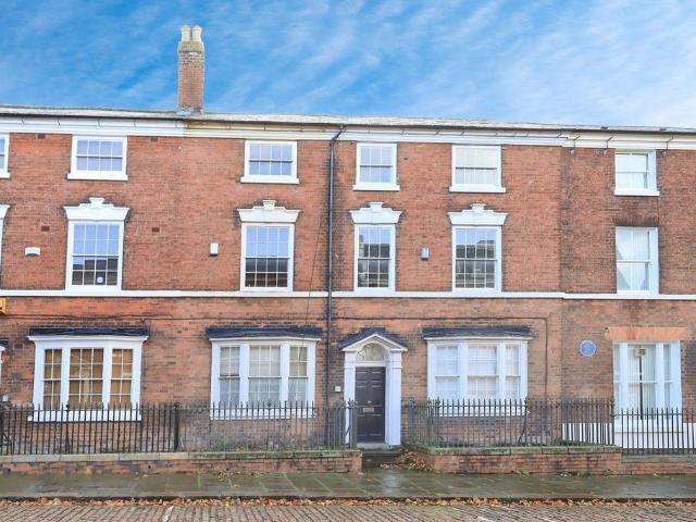 5 bedroom terraced house for sale