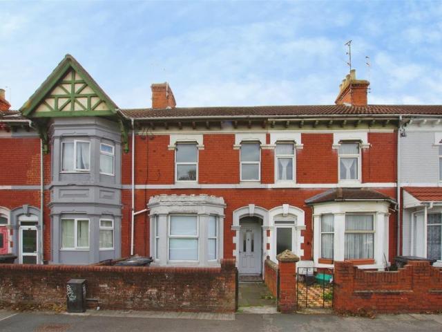 5 bedroom terraced house for sale
