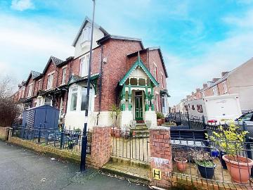 5 bedroom terraced house for sale