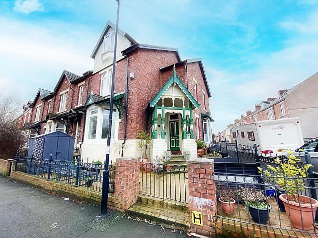 5 bedroom terraced house for sale