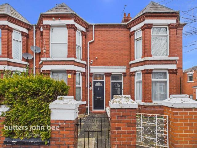 5 bedroom terraced house for sale