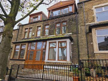 5 bedroom terraced house for sale