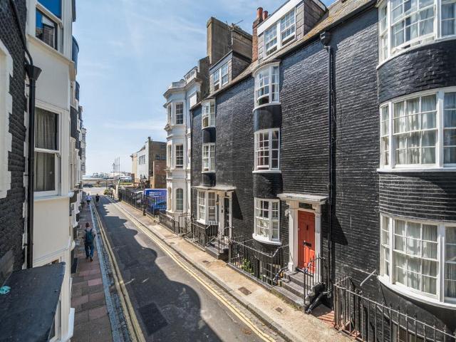 5 bedroom terraced house for sale