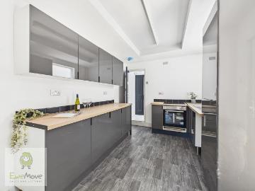 5 bedroom terraced house for sale