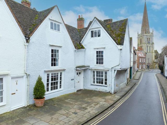 5 bedroom terraced house for sale