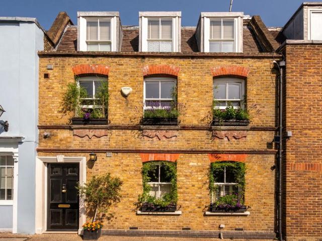 5 bedroom terraced house for sale