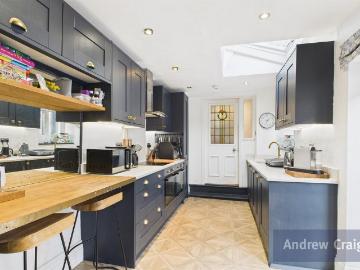 5 bedroom terraced house for sale