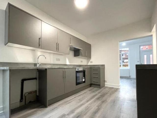 5 Bedroom Terraced House For Sale In Ashton under lyne, Greater Manchester