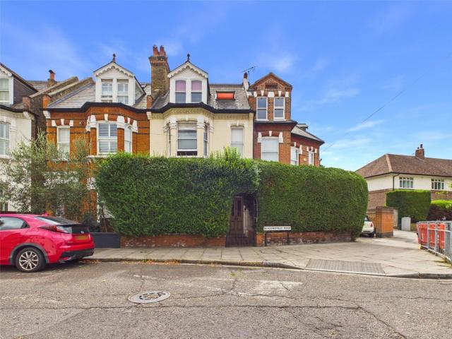 5 bedroom terraced house in Beaconsfield Road, St Margarets, TW1