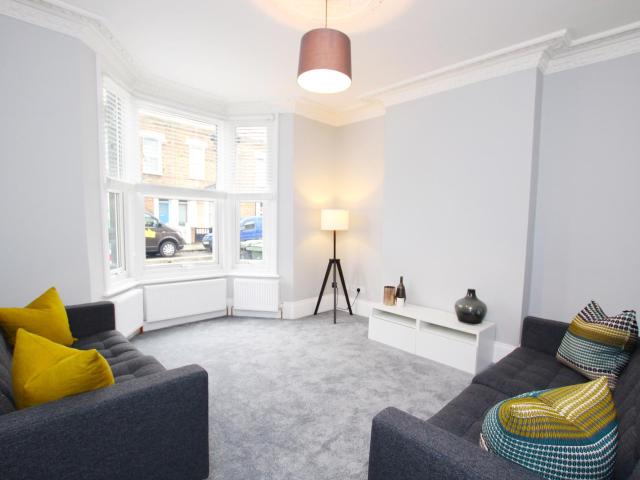 5 Bedroom Terraced House To Let in London, SW4