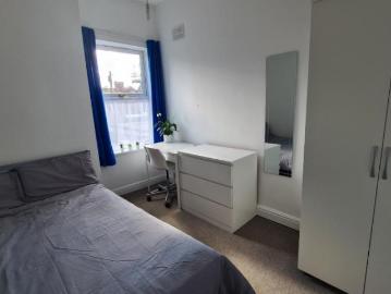 5 bedroom Terraced House To Let