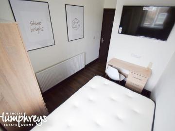 5 bedroom Terraced House To Let