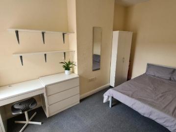 5 bedroom Terraced House To Let