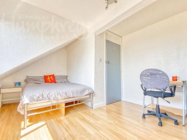 5 bedroom Terraced House To Let