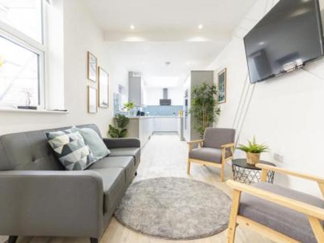 5 bedroom Terraced House To Let