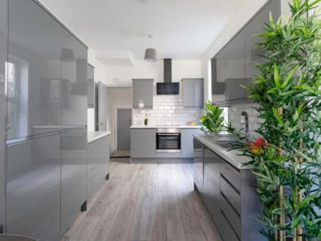 5 bedroom Terraced House To Let