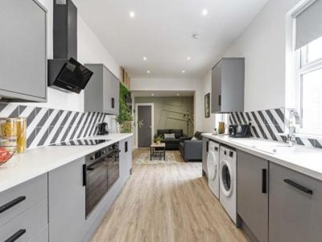 5 bedroom Terraced House To Let