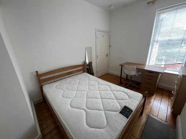 5 bedroom Terraced House To Let