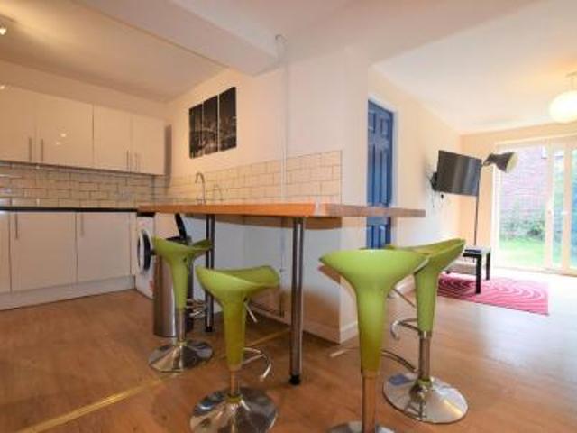 5 bedroom Terraced House To Let