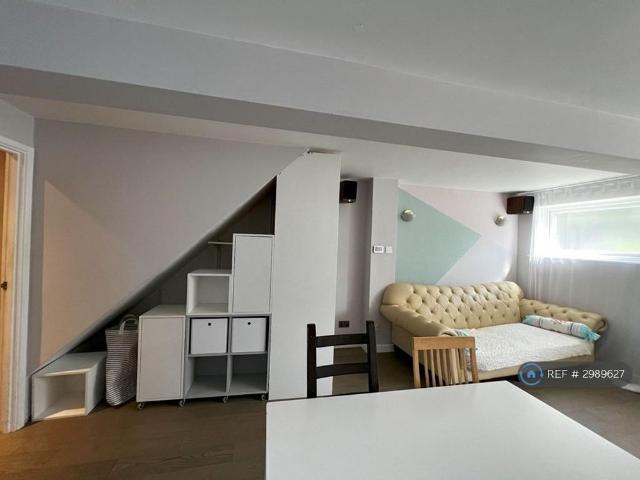 5 bedroom terraced house to rent