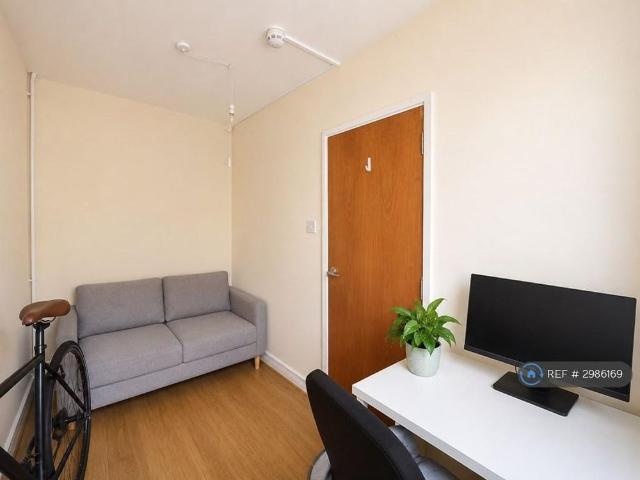 5 bedroom terraced house to rent
