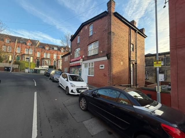 5 bedroom terraced house to rent