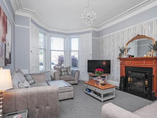 5 bedroom terraced house to rent