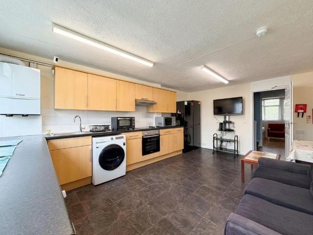 5 bedroom terraced house to rent