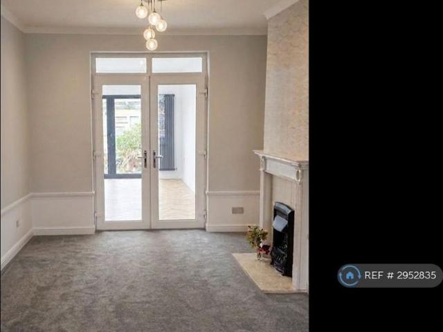 5 bedroom terraced house to rent